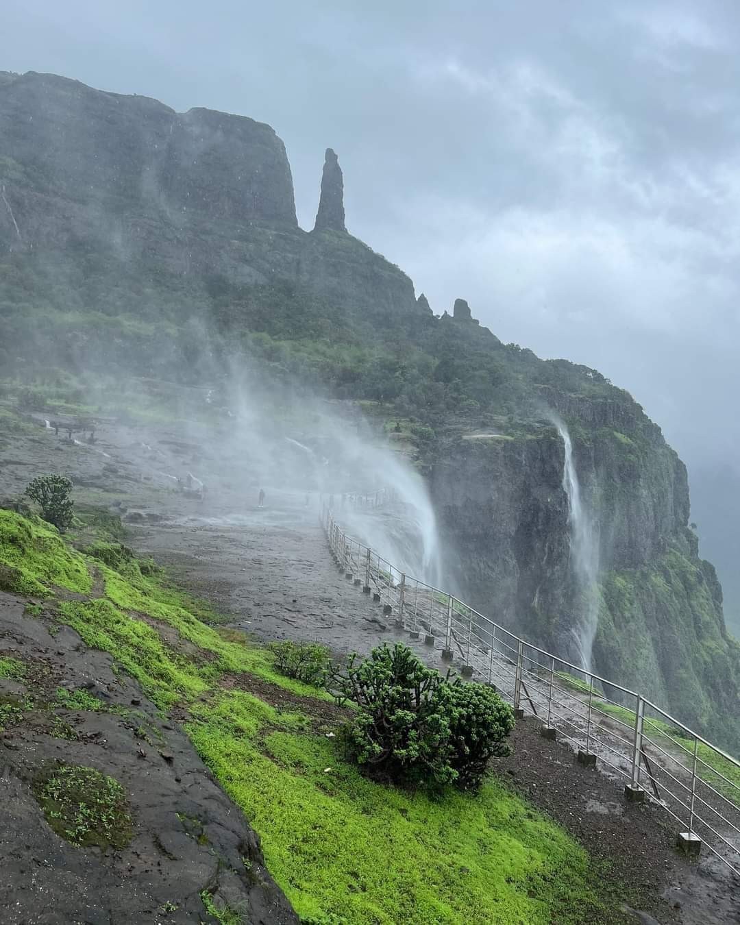 भरभर अहिराणीती पाऊस कविता